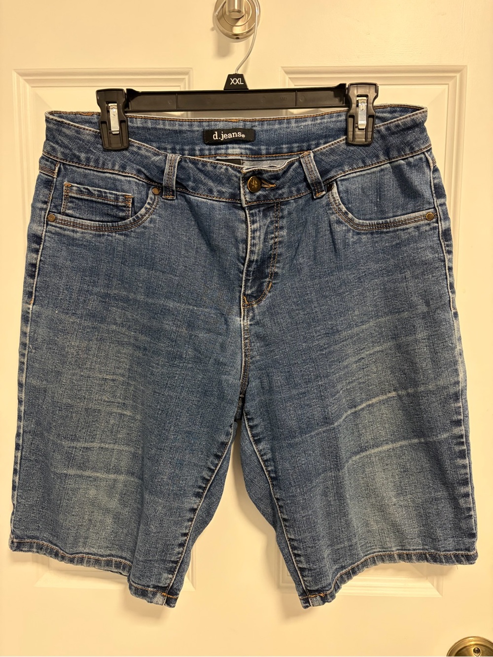 d.jeans denim shorts. Size 10. Button/zip closure. 5 pocket.